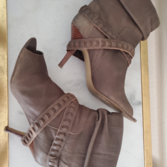 GUESS Boho Grey Leather Strappy Peep Toe Ankle Booties Women's Shoes Size 8.5 - Picture 8 of 15